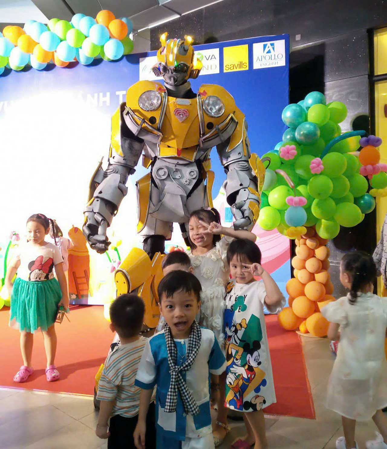 thue-dich-vu-bieu-dien-robot
