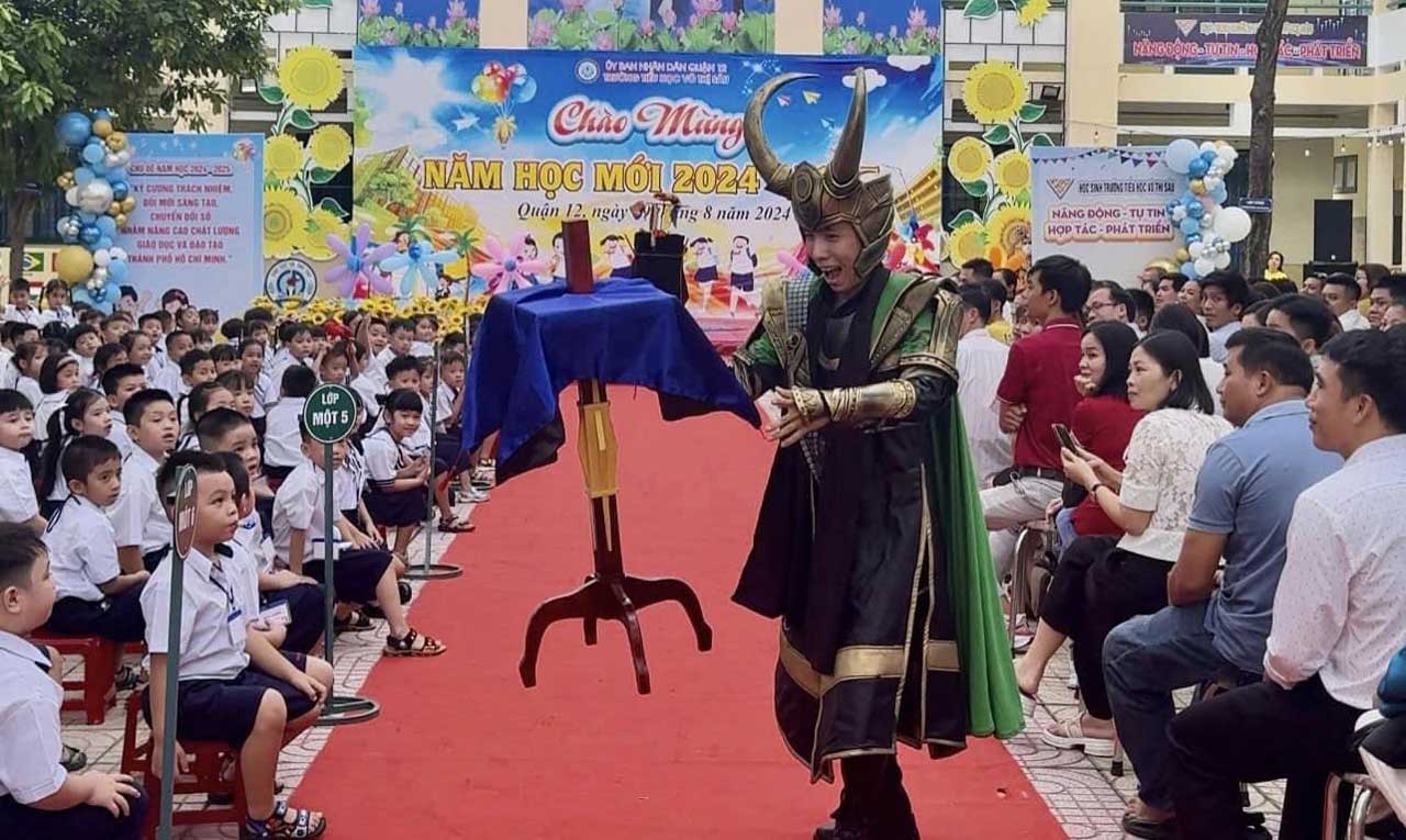 cho-thue-sieu-anh-hung-loki-khai-giang