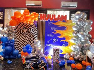 trang-tri-sinh-nhat-be-trai-xe-dua